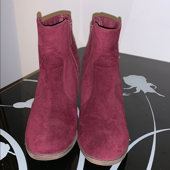 Women’s fall booties - Picture 2 of 4